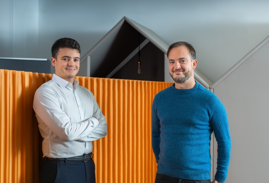 A picture of the two project leaders. On the left, Joan Giraudeau ,Team Leader Founder of Plateau Service Nucléaire, on the right, Adrien Cognet, Engineer and Nuclear Specialist at ALTEN.